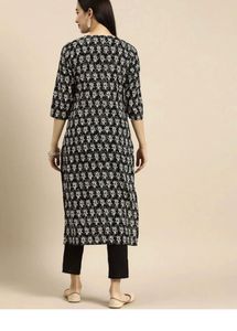 Elegant Black &amp; White Printed Kurta