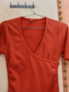 Coral Ribbed V-Neck Ruched Top
