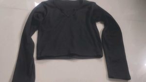 Black Long Sleeve V-Neck Crop Top