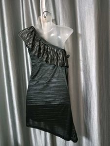 One shoulder dress 🖤