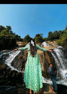 Chic Green Floral Maxi Dress with Cutout