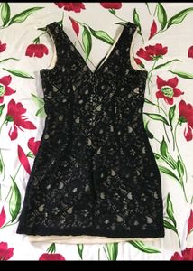 Sleek Lace Bodycon Dress