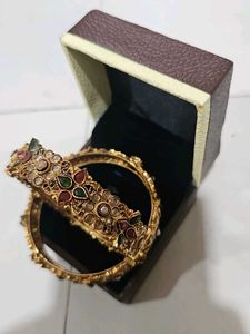 Exquisite Kundan Bangles