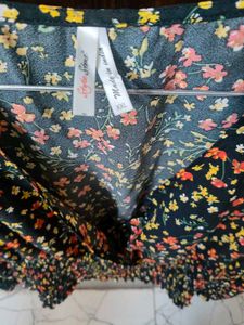 Chic Floral Print Crop Top
