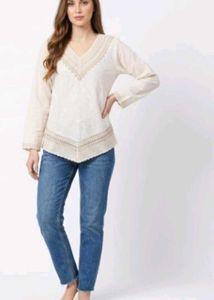 Elegant Cream Kurta with Lace Detail