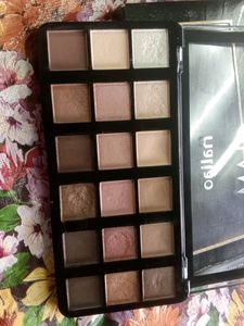 🤎Glam Nude Shades Eyeshadow Palette