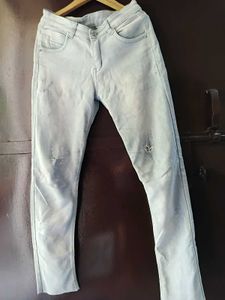 Light Wash Distressed skinny Jeans
