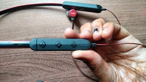 Combo 😁BOAT  NECKBAND + Blutooth Headphone