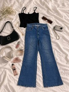 Blue Flare Jeans Outfit