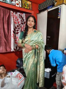 Elegant Green Silk Saree With Blouse