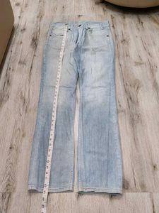 Ma6044 Levi's jeans waist 32 inches