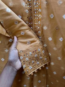 A kurta set with mirror work back design