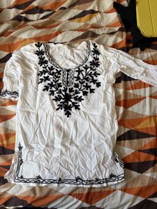 combo sale there. red&amp;white kurti
