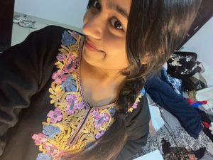 Elegant Embroidered Kurta kashmiri