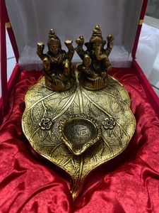 Beautiful Ganesh Lakshmi Ji Peepal Patta Diya