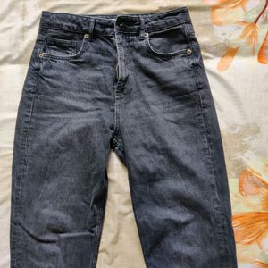 Zara MOM-FIT HIGH-WAIST JEANS - Faded Black