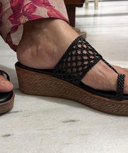 Inc.5 wedge heel