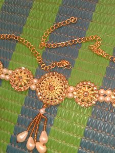 Elegant Pearl &amp; Gold kamarbandh