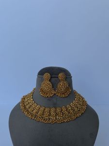 Exquisite Gold-Tone Necklace &amp; Earring Set