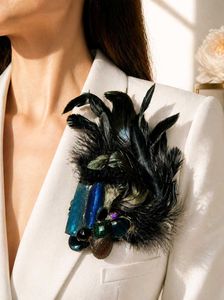 💎 ROYAL STATEMENT LUXE FEATHER BROOCH