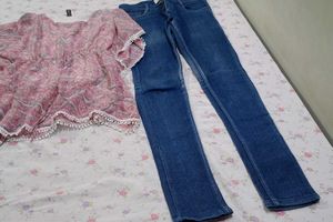 ✨💜Pink Printed Boho Top with Blue Denim Jeans Com