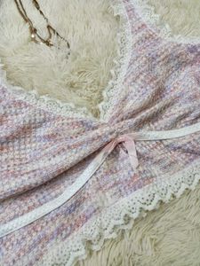 Chic Cropped Lace Trim Knit Top
