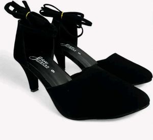 Chic Black Suede Heels
