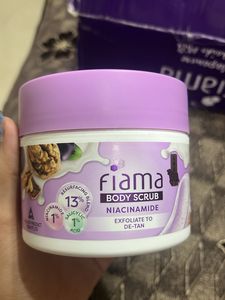 🚨price drop ‼️‼️best smell Fiama Body