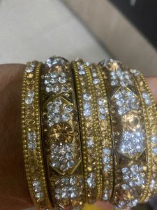 I Selling This Beautiful 6 Piece Bangle Set