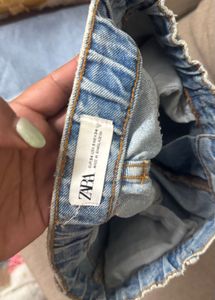 Light Wash High Rise Denim Jeans ( mom fit)