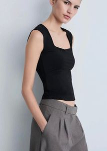 Square-neck fitted crop top