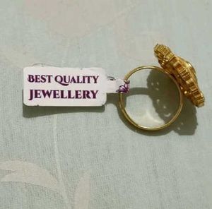 Exquisite Gold Ring with Ruby and Diamonds