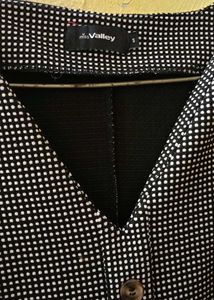 polki dots v neck shape stretchable top in black c