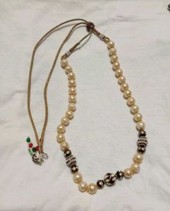Elegant Pearl Necklace with Embellishments 🤌🏻