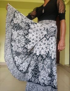 Black And White Floral Print Skirt 🖤🤍