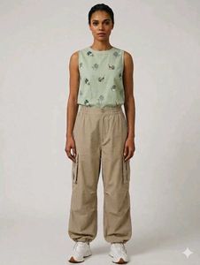 COMBO SAFARI OUTFIT: Beige Cargo Pants+ animal top