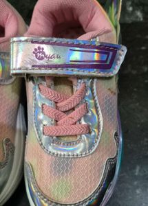 New baby girls sneakers shoes in size 7