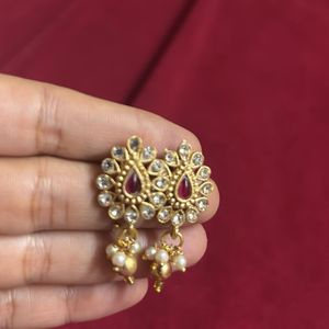 Beautiful Gold Tone Earrings Set