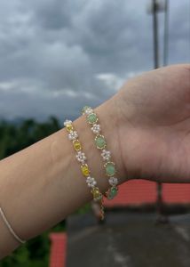 beaded floral bracelet 🌷
