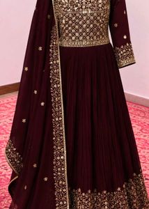 Gown with dupatta and  Dress acchi condition mein