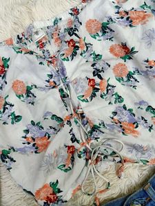 Chic Floral Print Lace-Up Blouse
