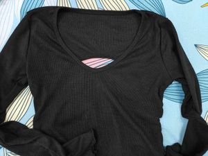 Black V-Neck Long Sleeve backless Crop Top