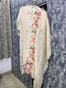 Elegant Cream Kurta Set with Floral Embroidery
