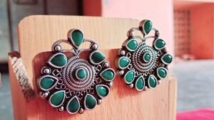 Green Stone Maate Polish Replica Earning
