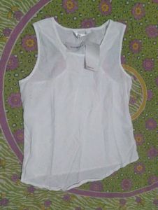 Chic White Sleeveless Top