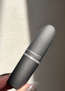 MAC powder kiss Lipstick Devoted To Chilli