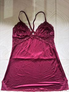 Burgundy satin Lace sexiii dress, fits S&amp;M both❤️