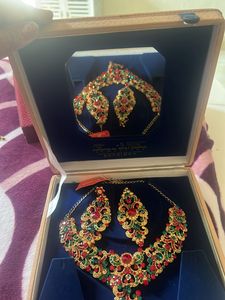 Elegant Red &amp; Green Jewelry Set