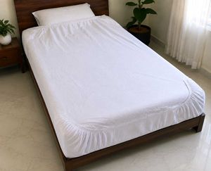 Comfortable White Fitted Bed cover with elastic