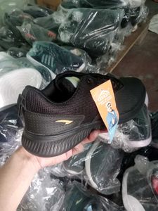 NEW NO USED SPORTS SHOES FOR MEN.